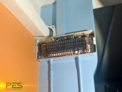  เปลี่ยนเบรคเกอร์กันดูด - ช่างรับเหมาระบบไฟฟ้า นนทบุรี - พี อี เอส